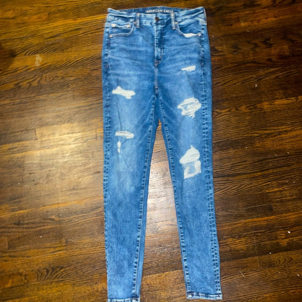 Medium acid wash AE luxe jeans size 10R, GUC, larger hole on left knee